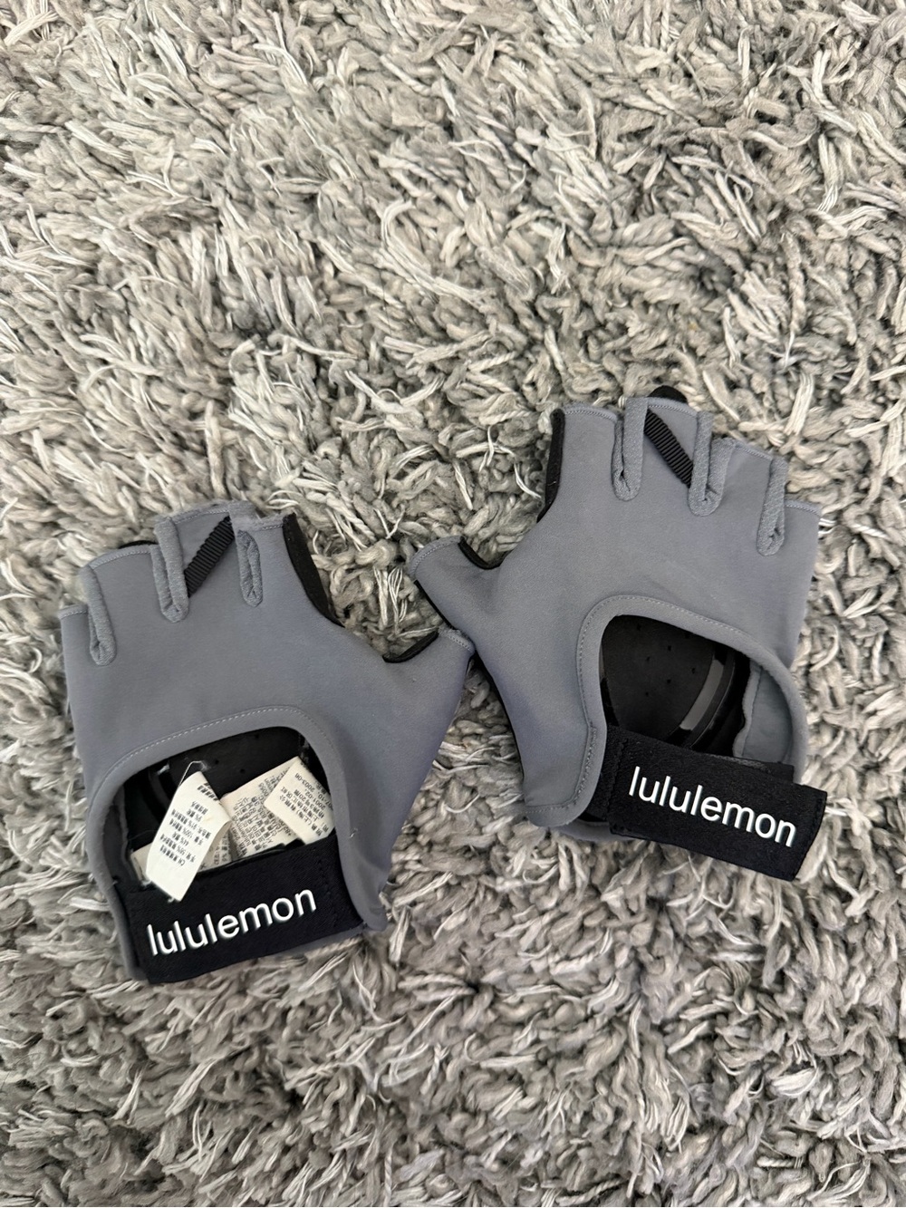 Lululemon Women’s Grey Half-Finger Training Gloves. Size XS
